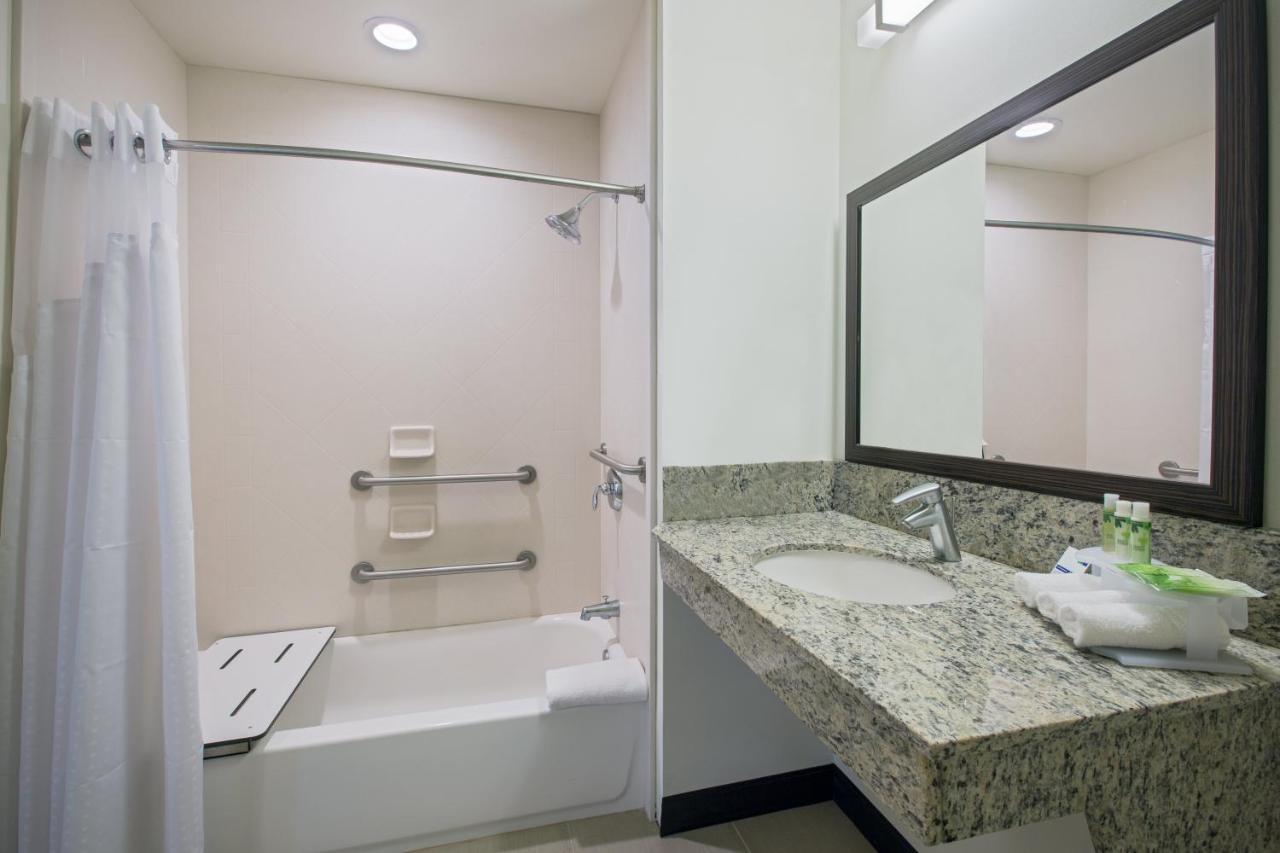 Holiday Inn Express & Suites Kailua-Kona By Ihg Room photo