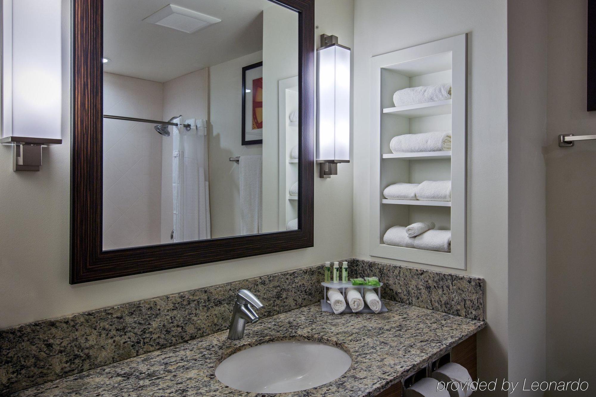 Holiday Inn Express & Suites Kailua-Kona By Ihg Exterior photo